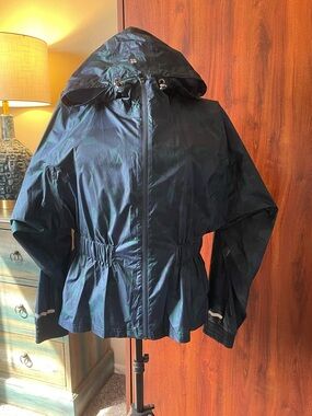 Sweaty Betty Hooded Utility Jacket in Dark Navy with Subtle Green